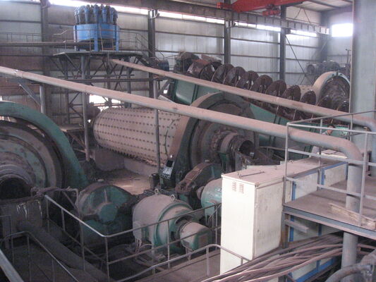 Molino de bolas de cemento con revestimiento de acero al manganeso de alta resistencia, con capacidad de procesamiento de 400 Tph y potencia de 30-800 KW para molienda industrial