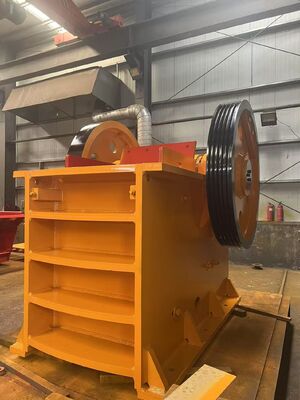 Box Crusher Jaw Crusher with 500 Kg/hour Capacity and Up To 200 Mm Feed Size for High-grade Steel Construction