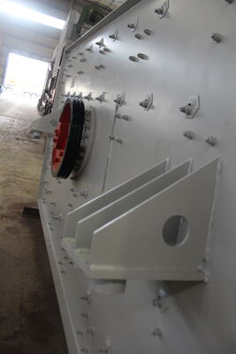 Low Maintenance Mining Screening Equipment With Easy Screen Replacement and 800 To 1500 Vibrations Per Minute for 80~240t/h Processing Capacity