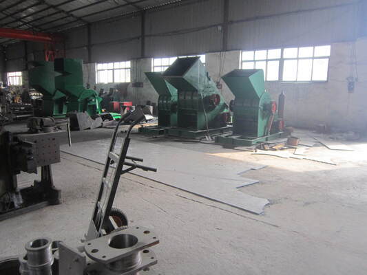 Durable Impact Crusher with High Wear Resistance Replaceable Liners and Engineer Guide Installation Assistance