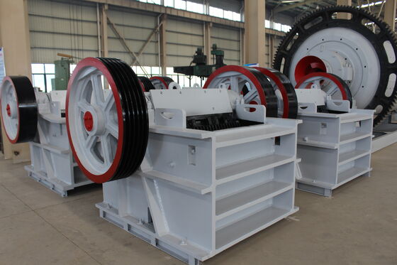300 RPM Industrial Crusher with 15 KW Power and 5 Tons Per Hour Capacity for Heavy-Duty Crushing